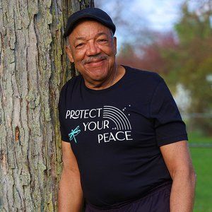 Spread Peace all Around You - Tee